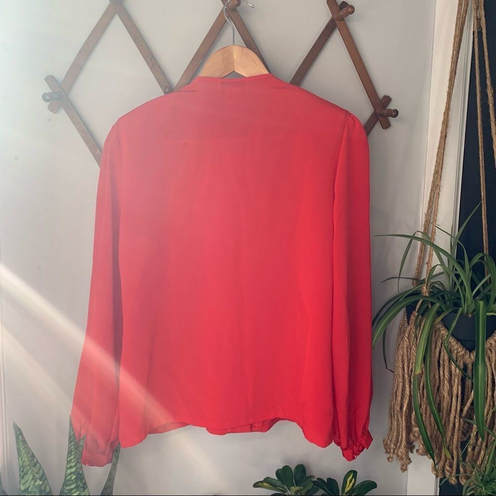 💚Cherry Red Exaggerated Ruffle Neck Blouse Hidden Button Down Shirt Size small - Picture 4 of 6